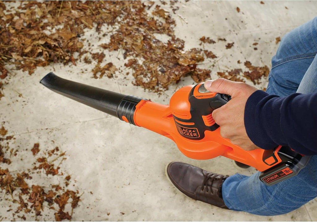 Black+Decker Soffiatore a Batteria GWC1820PCB (18 Volt, velocità di soffiaggio fino a 209 km/h, rimuove senza sforzo sporco e foglie, con Powercommand, fornitura senza batteria e caricabatterie)