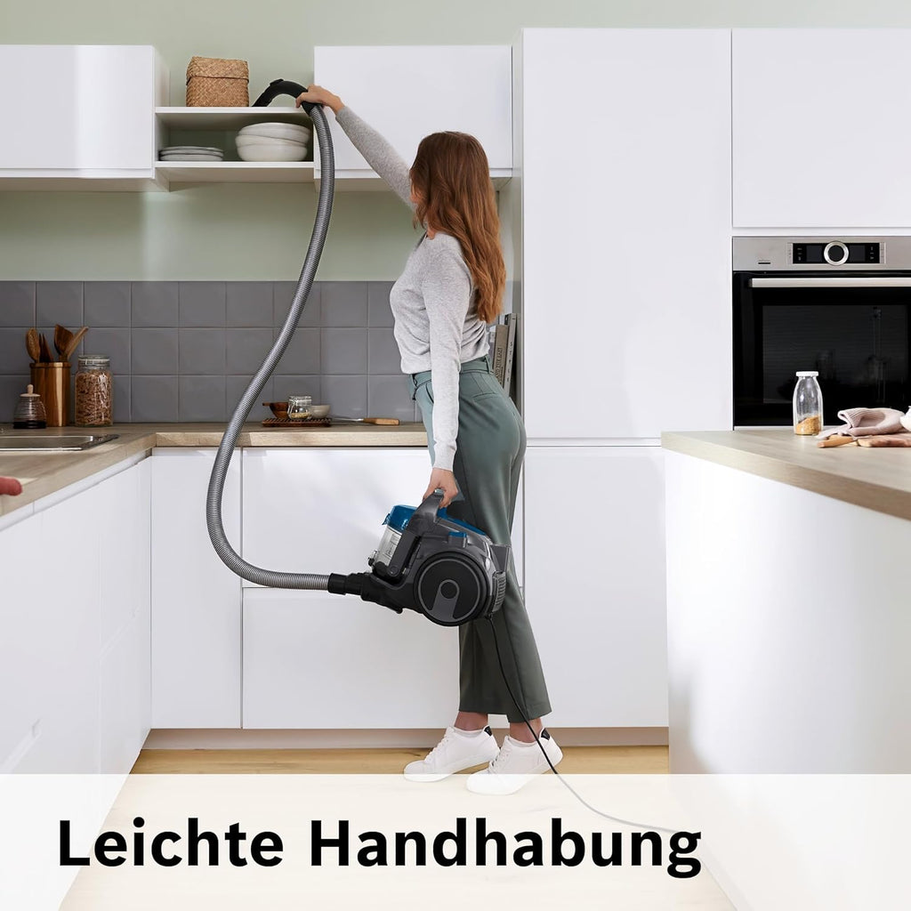 Bosch Staubsauger beutellos Cleann Serie 2 BGC05A220A, Bodenstaubsauger, Bodendüse für Parkett, Teppich, Fliesen, Hygiene-Filter, langes Kabel, leise, leicht, 700 W, blau