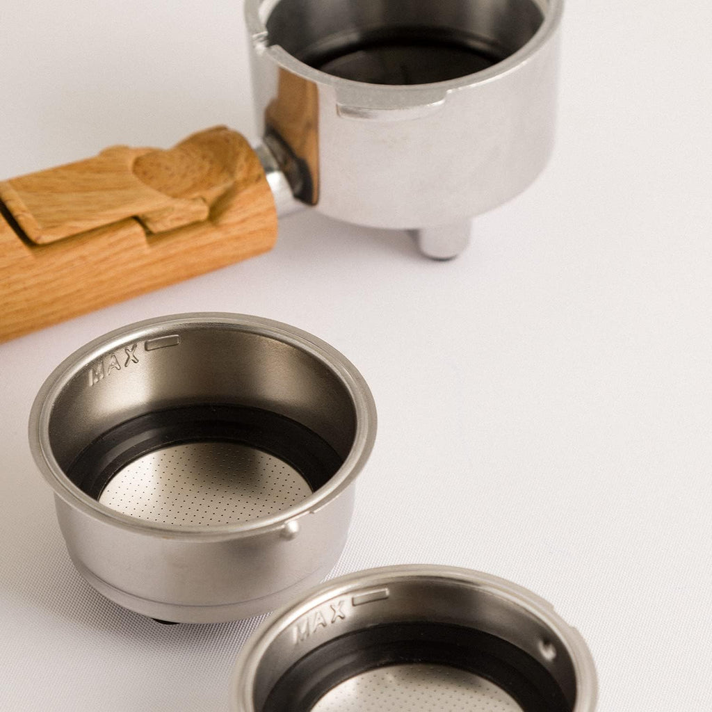 CREATE / THERA RETRO/Macchina da caffè espresso semiautomatica Rosa Pastello Opaco e Legno / Pompa a pressione 20bar, 1100W, Serbatoio acqua 1.25L, per caffè macinato, cialde ESE 55mm, con vaporizzatore, 1100W