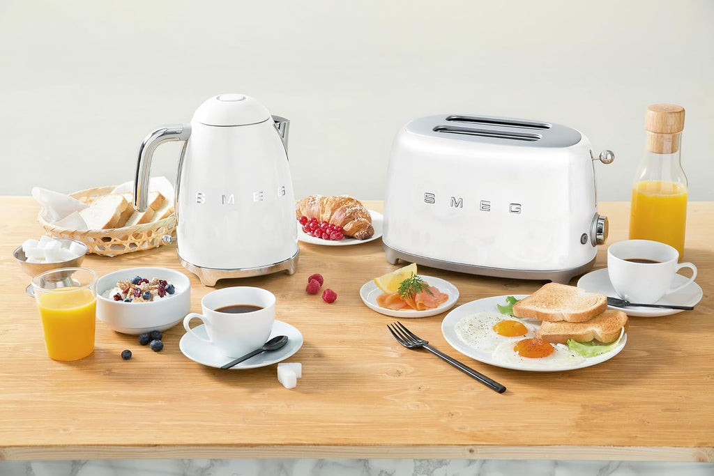 Smeg, 2x2 TSF01CREU - Tostapane, 2 scomparti per 2 fette, 6 livelli di doratura, funzione riscaldamento, funzione scongelamento e bagel, vassoio raccoglibriciole, 950W, Crema