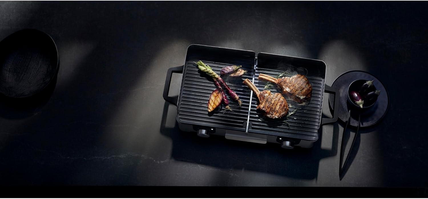 WMF Lono Master-Grill, Grill Elettrico, 50x28 cm, Grill Elettrico da Tavolo con Paravento e Vaschetta Raccogligocce, Certificato per Esterni per Barbecue, 2 Superfici di Cottura Regolabili Separatamente, 2400 W, Acciaio Inossidabile Opaco