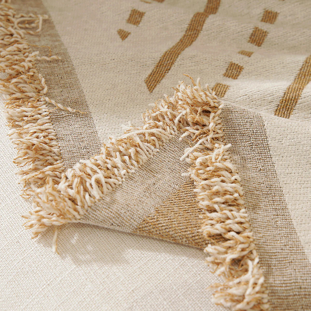 Copridivano Inca Beige – Moderna protezione per divani con motivo elegante