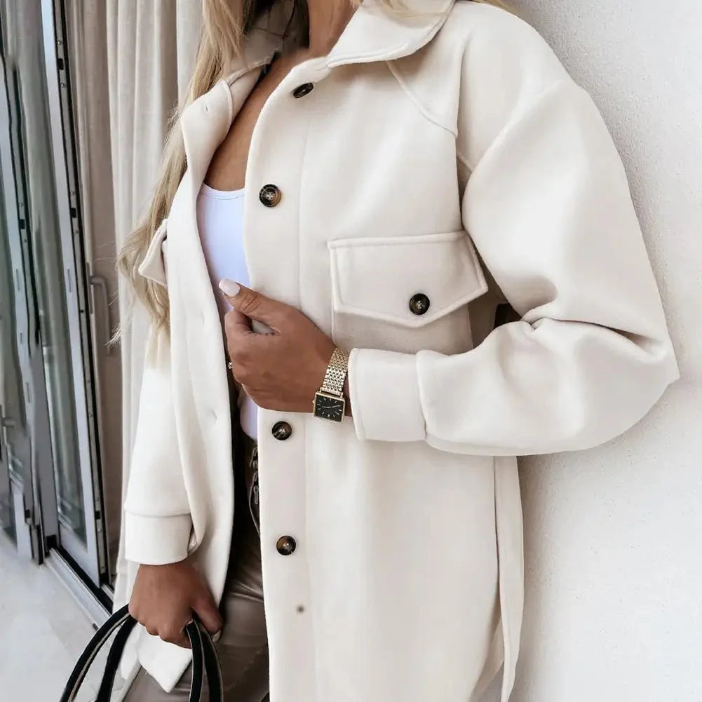 Cappotto primaverile da donna con cintura