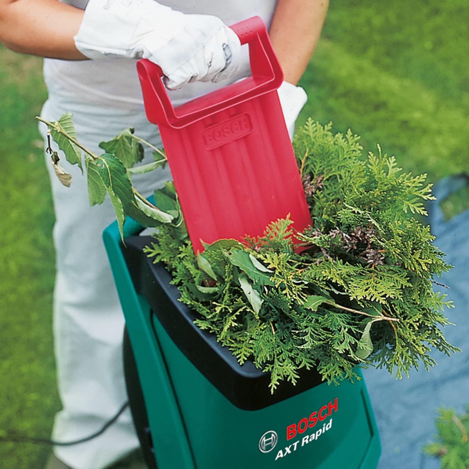 Bosch AXT Rapid 2000 Trituratore (per la triturazione potente dei rifiuti da giardino; potente motore da 2000 W)