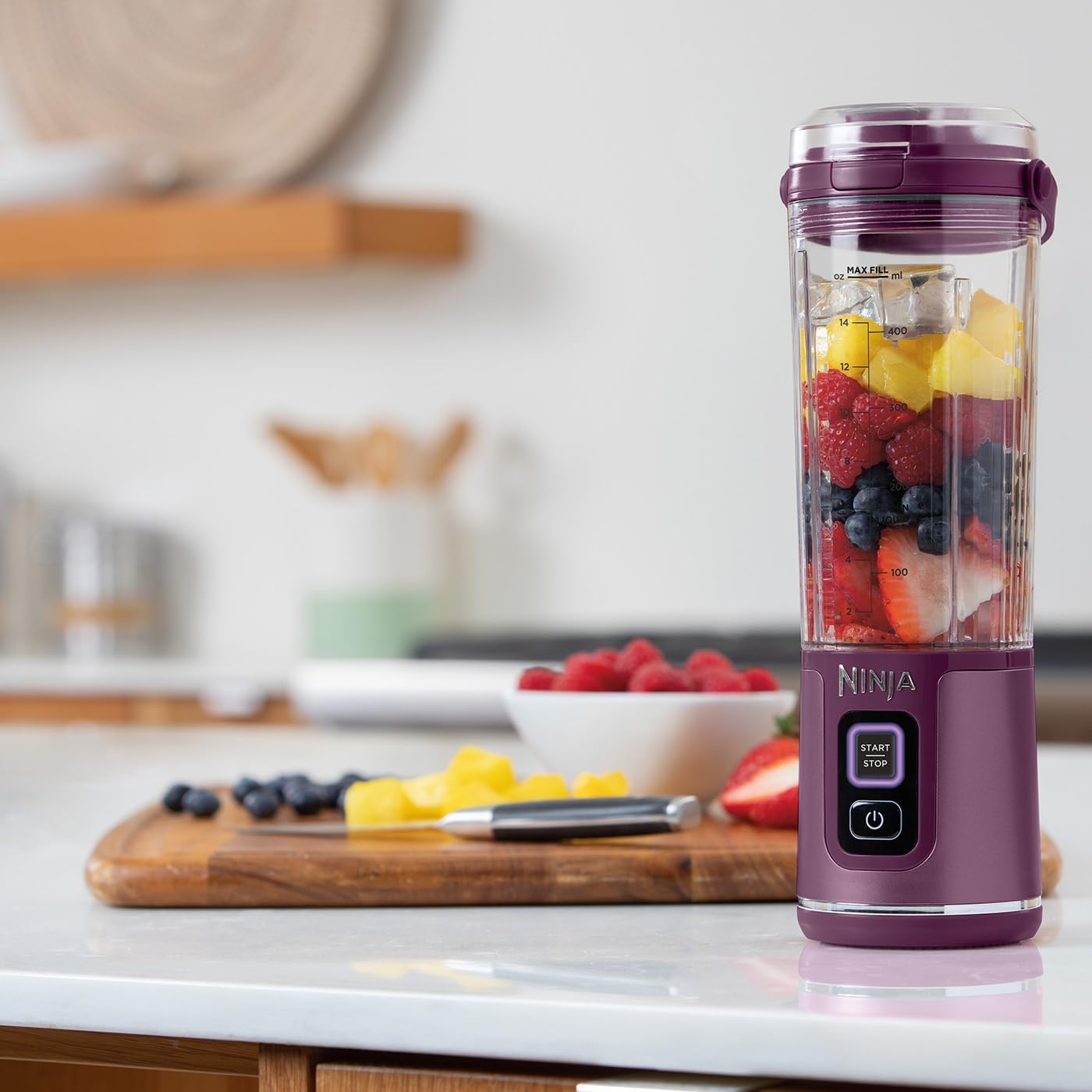 Ninja Blast Frullatore Portatile / Frullatore a Immersione / Frullatore per Smoothie, Tazza da 530 ml, Coperchio a Prova di Perdite, Mini Frullatore Potente, Senza Fili e Ricaricabile, Trita Ghiaccio e Frutta, Nero, BC151EUBK
