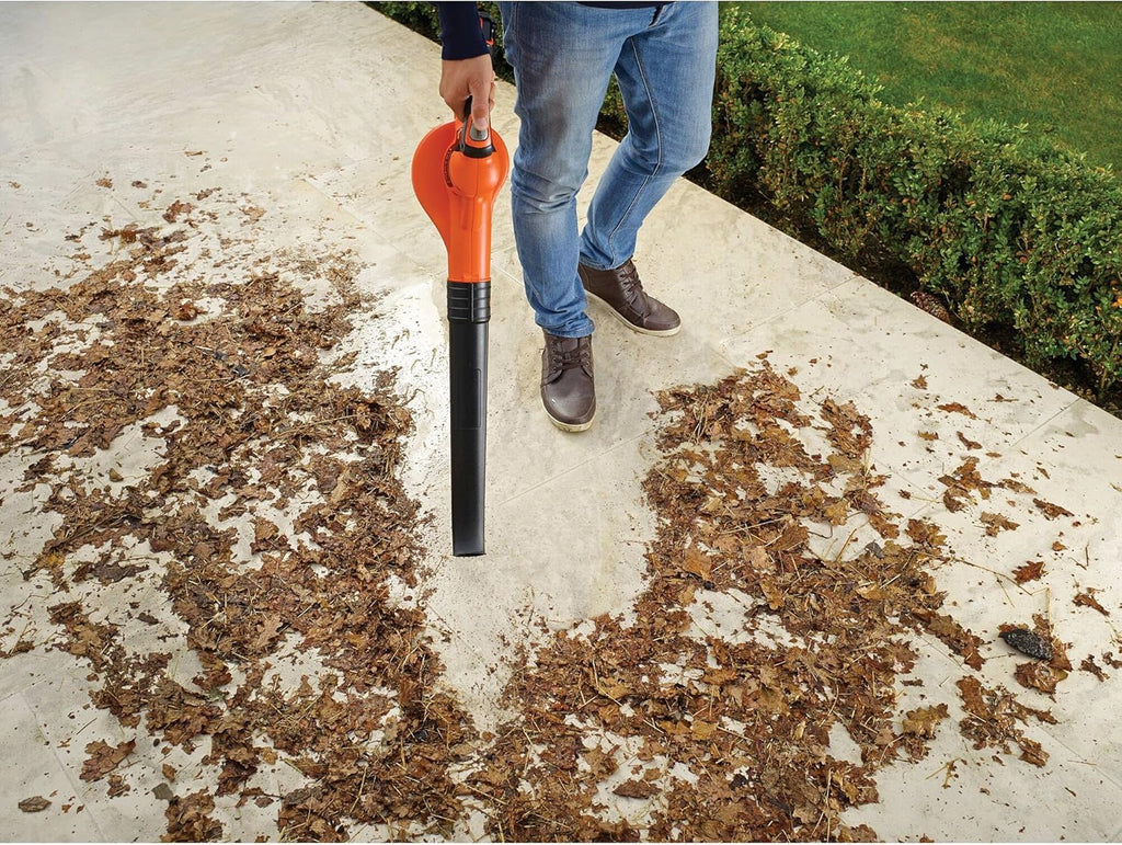 Black+Decker Soffiatore a Batteria GWC1820PCB (18 Volt, velocità di soffiaggio fino a 209 km/h, rimuove senza sforzo sporco e foglie, con Powercommand, fornitura senza batteria e caricabatterie)
