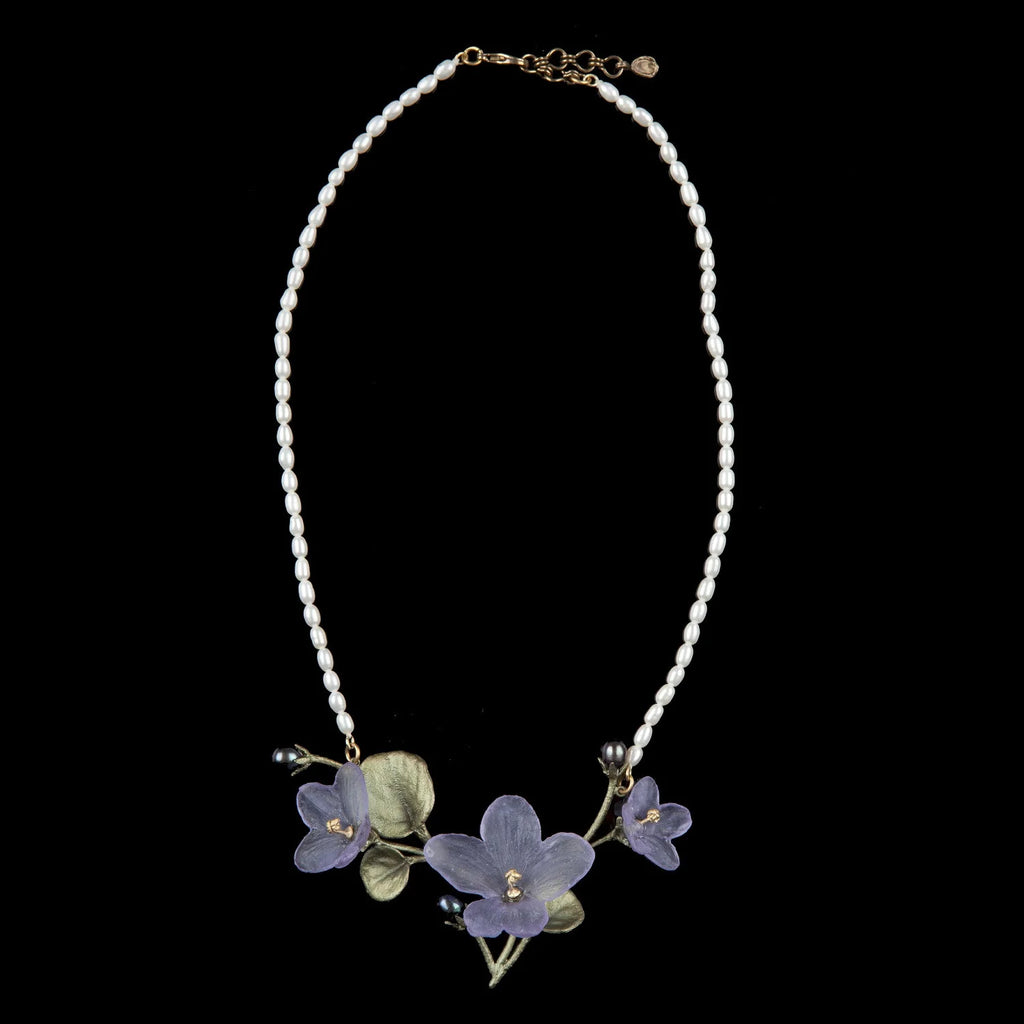 Collana di perle a violetta africana