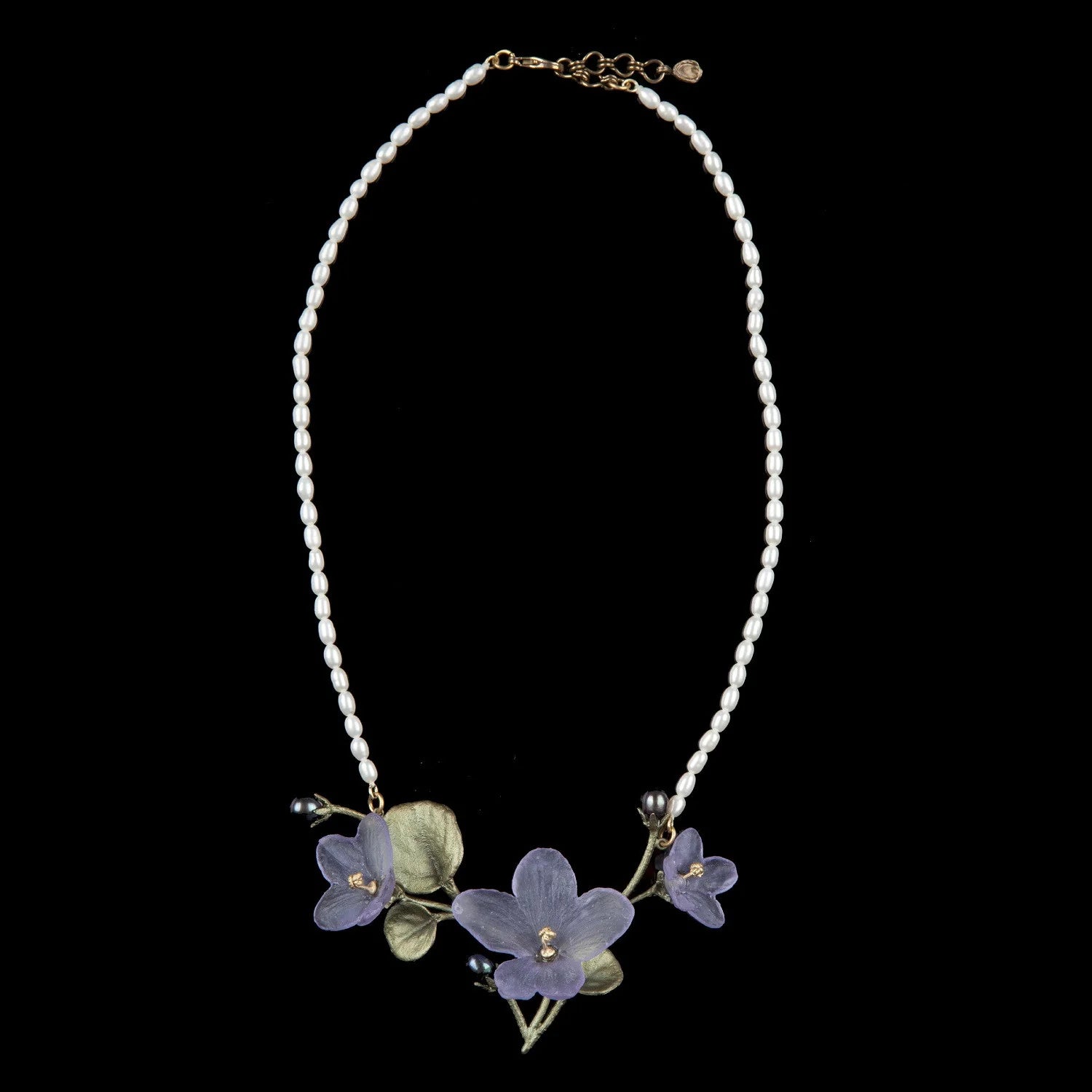 Collana di perle a violetta africana