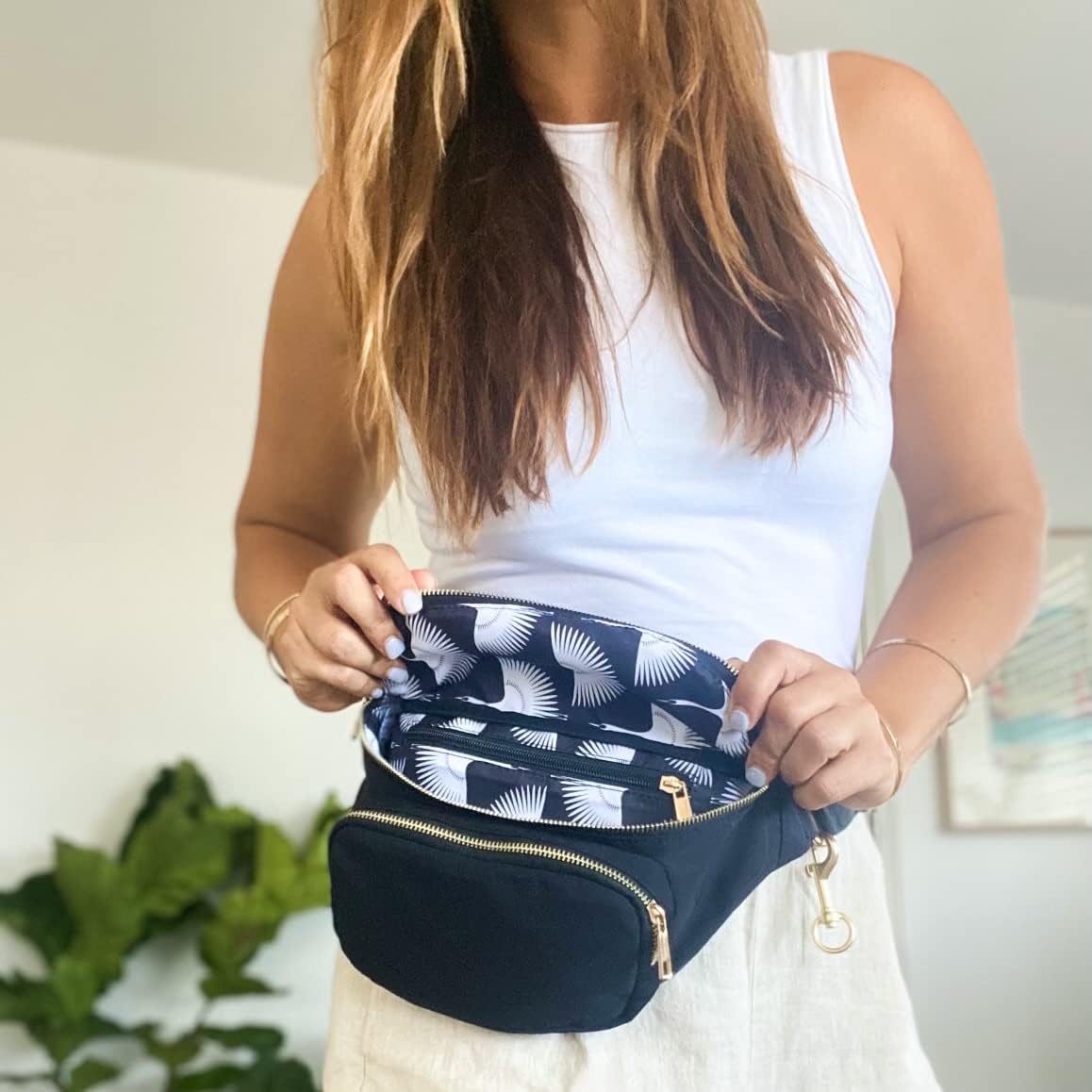 Borsa fasciatoio piccola Ditty Co. – Tappetino per il cambio portatile – Borsa a tracolla per donne – Porta salviette umidificate – Essenziali da viaggio per neonati (nero assoluto)