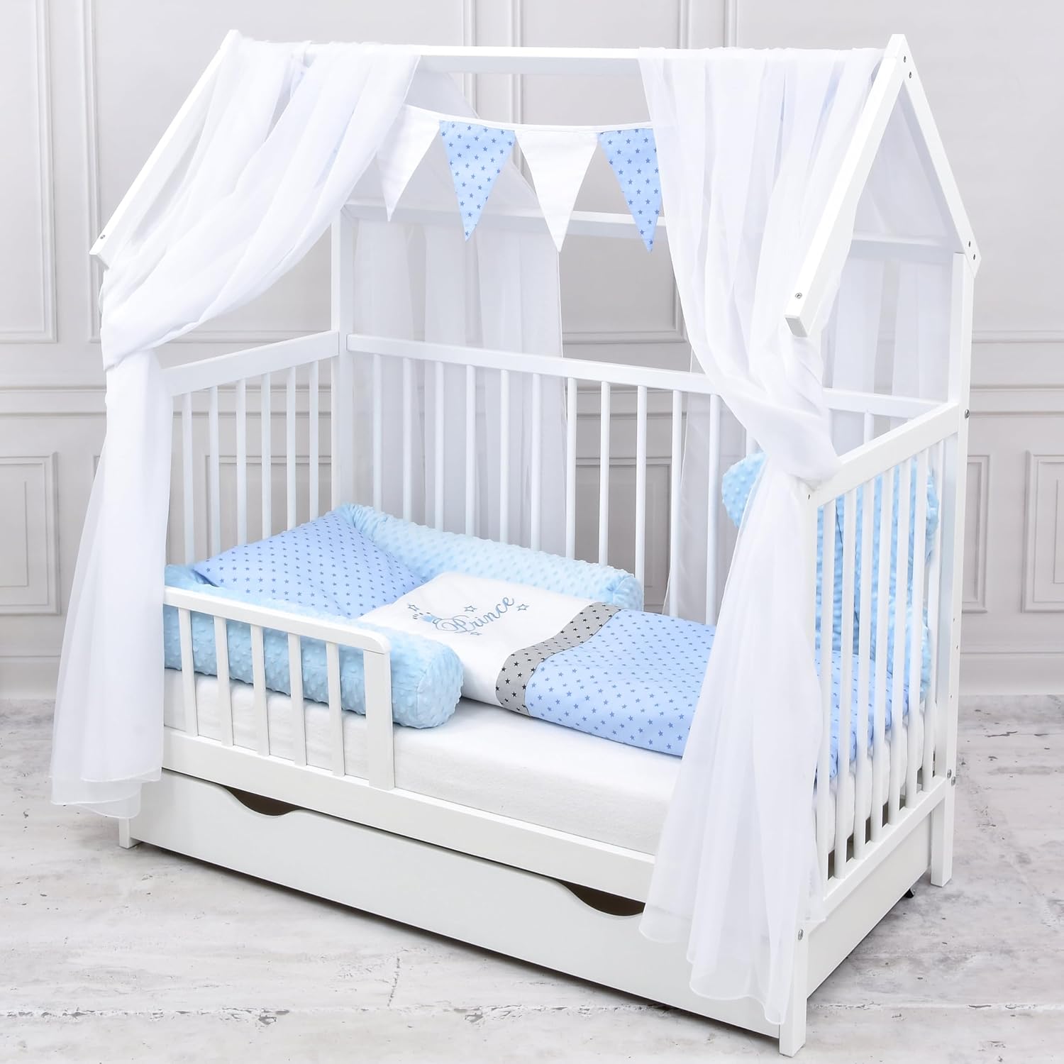 Baby Delux Lettino per Bambini Set Completo Casetta 60x120 cm Bianco con Cassetto Sponda Paracolpi Materasso Biancheria da Letto Set Decorativo (Stelle del Principe)