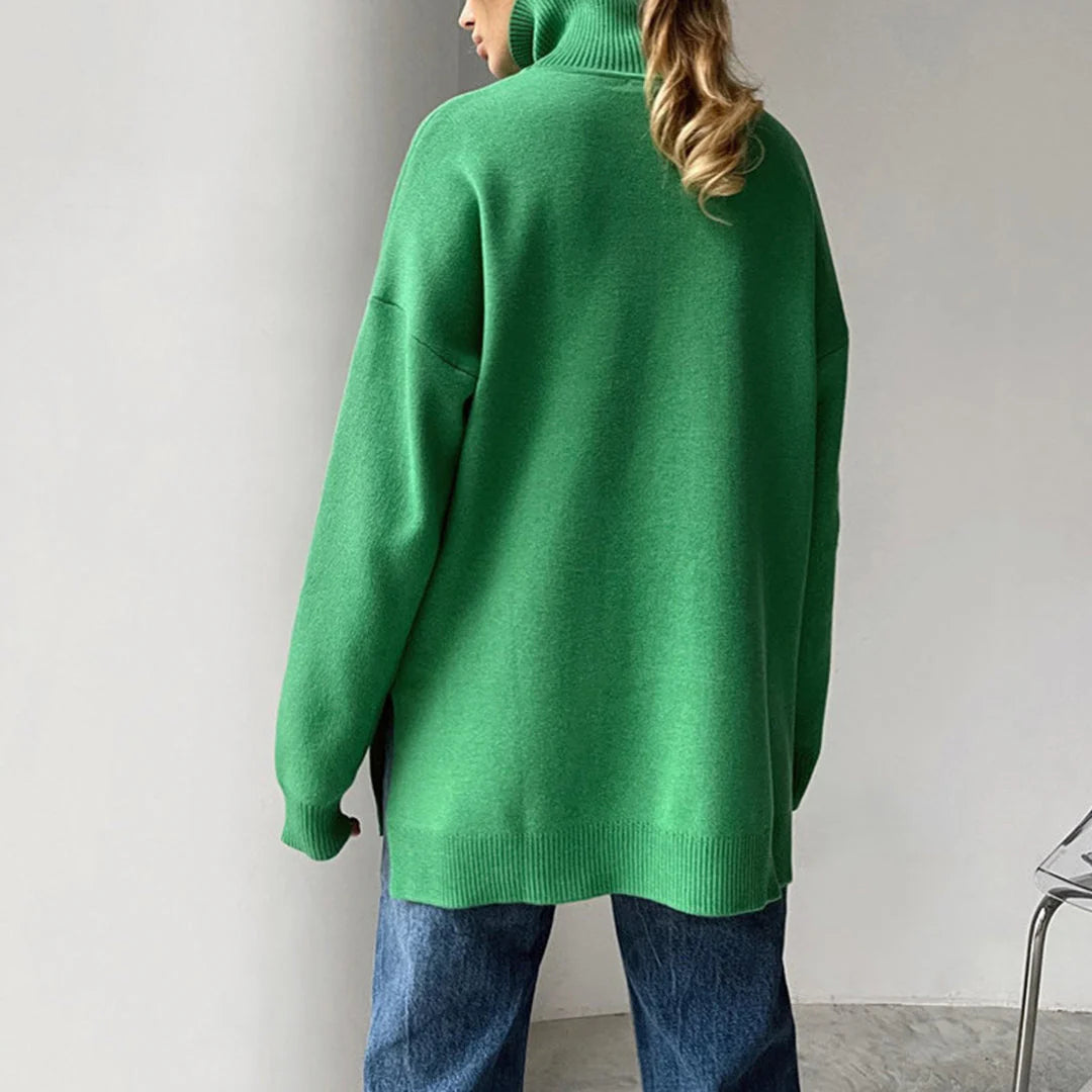 Maglione da donna in blu scuro con spacco laterale, versatile ed elegante - Lozenda