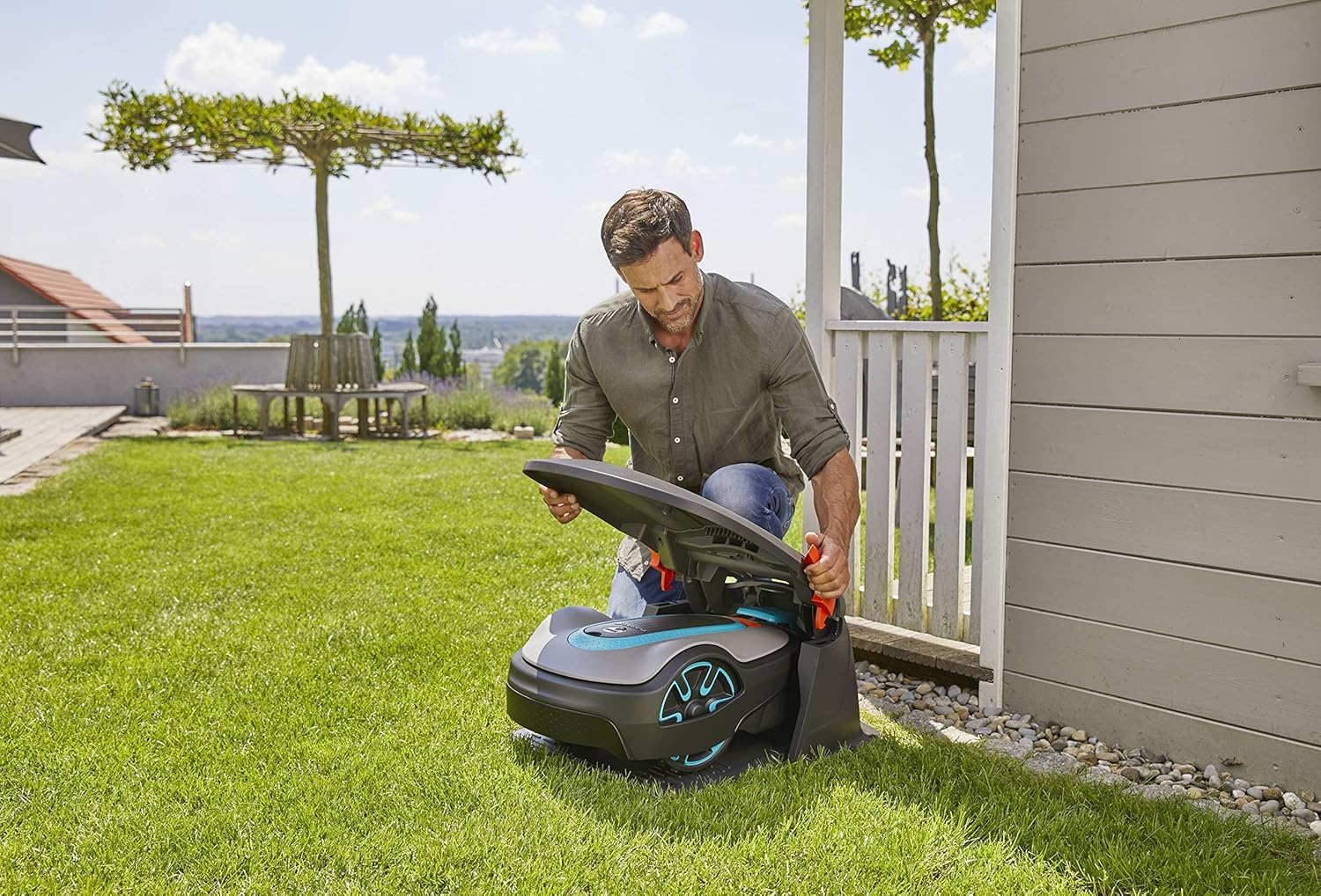 Gardena Original Garage per Robot rasaerba: Garage per tosaerba, protezione ottimale da sole e pioggia per robot rasaerba e stazione di ricarica (15020-20)