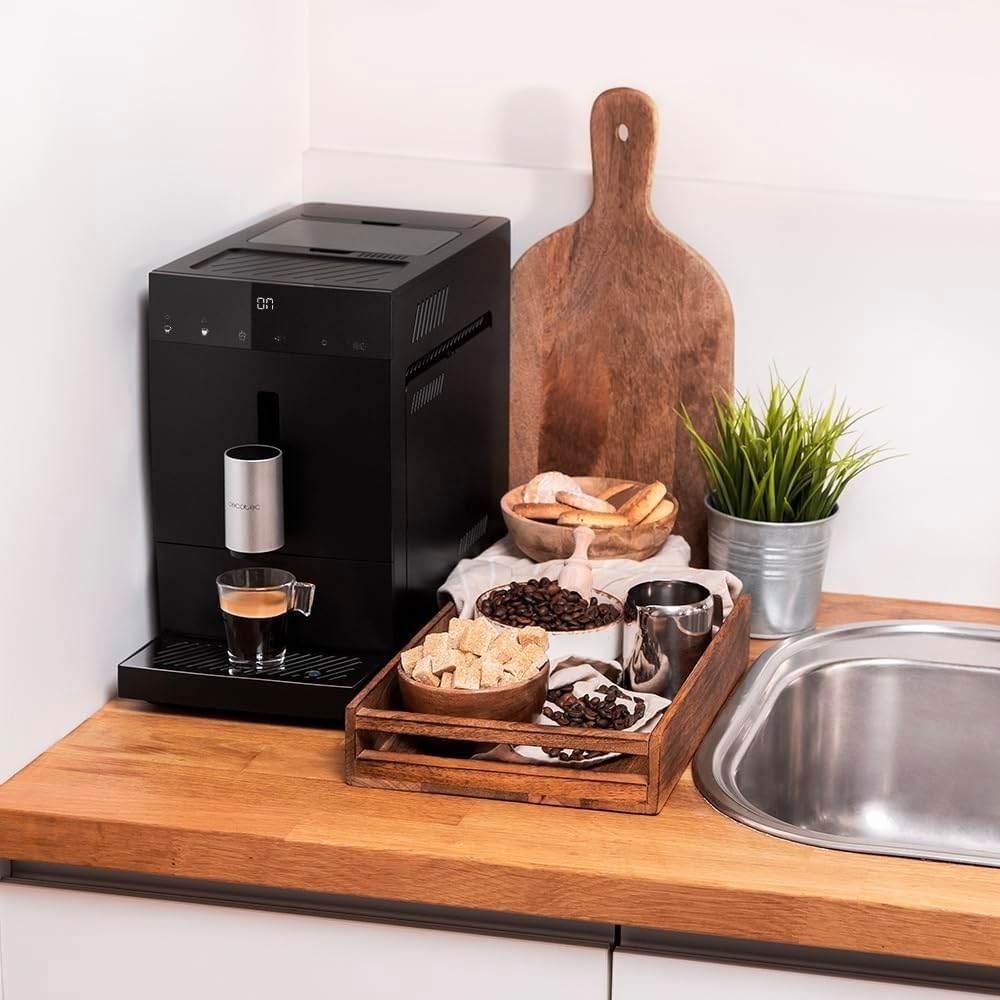 Macchina da caffè superautomatica compatta Cecotec Cumbia Cremmaet Compact, 1350 W, 19 bar e sistema Thermoblock, serbatoio acqua da 1,1 L e contenitore caffè da 150 g, Plug&Play, pulizia automatica