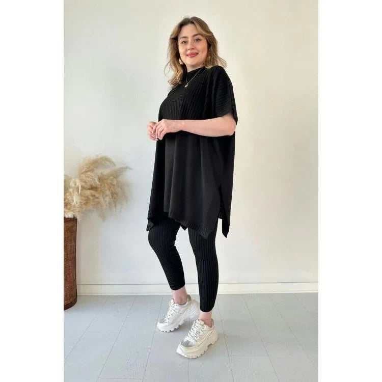 Completo pantaloni e maglione alla moda