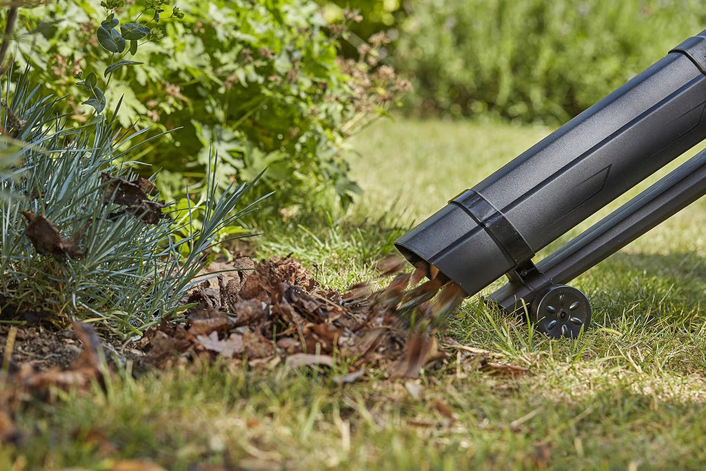 BLACK+DECKER Lausbauger Akku Laubbläser Akku mit Häcksler BCBLV3625L1 (45l Fangsack, bürstenloser Motor, 210 km/h Luftgeschwindigkeit und hohe Saugleistung – 36V, inkl. Akku und Ladegerät)