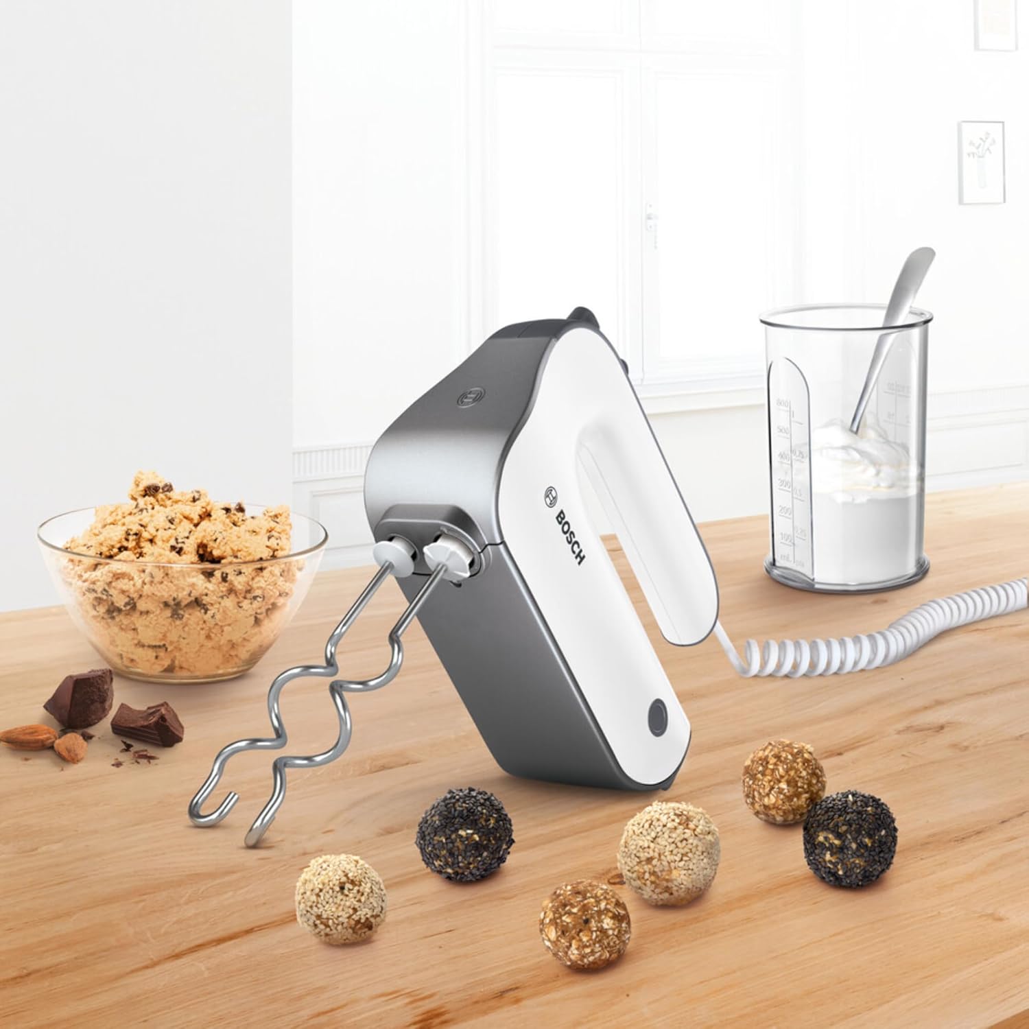 Bosch Sbattitore Elettrico Styline MFQ49300, 5 velocità, 2 fruste e 2 ganci impastatori in acciaio inox, cavo a spirale, 850 W, bianco/argento scuro