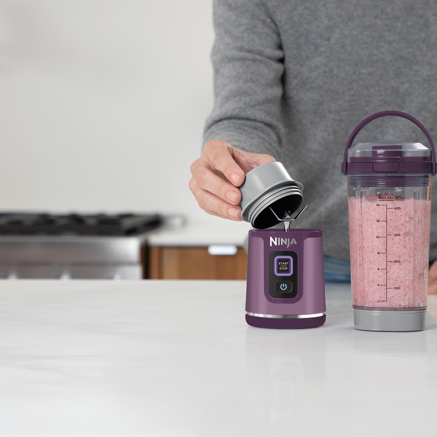Ninja Blast Frullatore Portatile / Frullatore a Immersione / Frullatore per Smoothie, Tazza da 530 ml, Coperchio a Prova di Perdite, Mini Frullatore Potente, Senza Fili e Ricaricabile, Trita Ghiaccio e Frutta, Nero, BC151EUBK