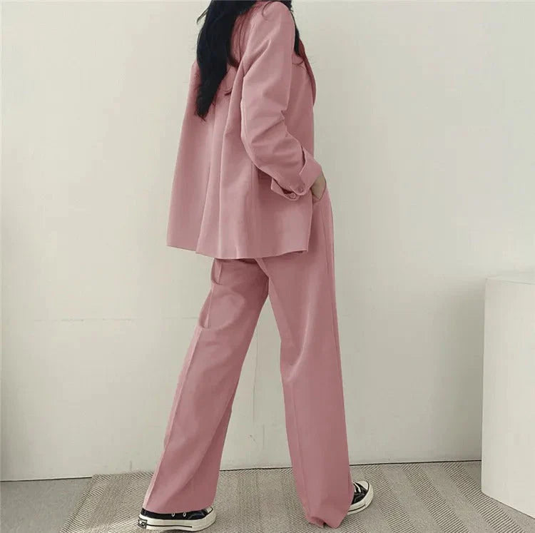 Complesso blazer e pantaloni a sigaretta monocromatico da donna