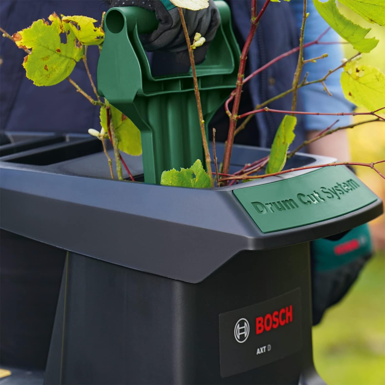 Bosch Trituratore a turbina AXT 25 TC (2.500 W; adatto per legno e residui di giardinaggio duri; include guanti da giardinaggio; contenitore di raccolta integrato da 53 l; in cartone) – Edizione