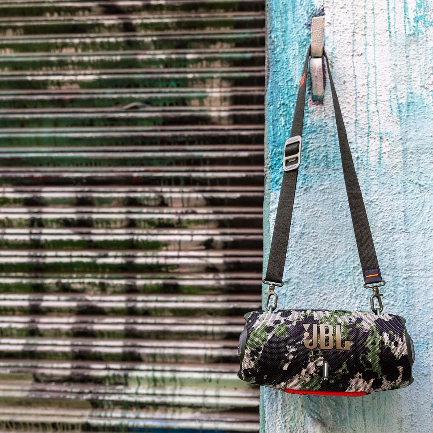 JBL Xtreme 4 Altoparlante portatile in colorazione Camouflage – Cassa portatile Bluetooth con bassi profondi, AI Sound Boost e power bank integrato – Impermeabile e resistente alla polvere – 24 ore di autonomia