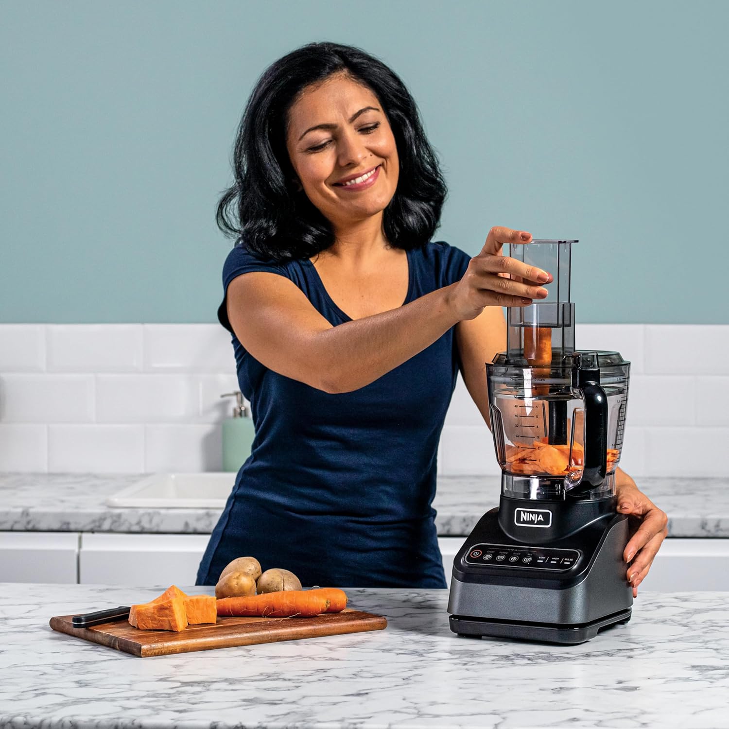 Ninja 2-in-1 Mixer mit 3 Programmen; Mixen, Max Mixen und Zerkleinern & 4 manuellen Einstellungen, 2,1L Krug & 700ml Becher, 1200W, spülmaschinenfest, Auto-iQ, Schwarz BN750EU