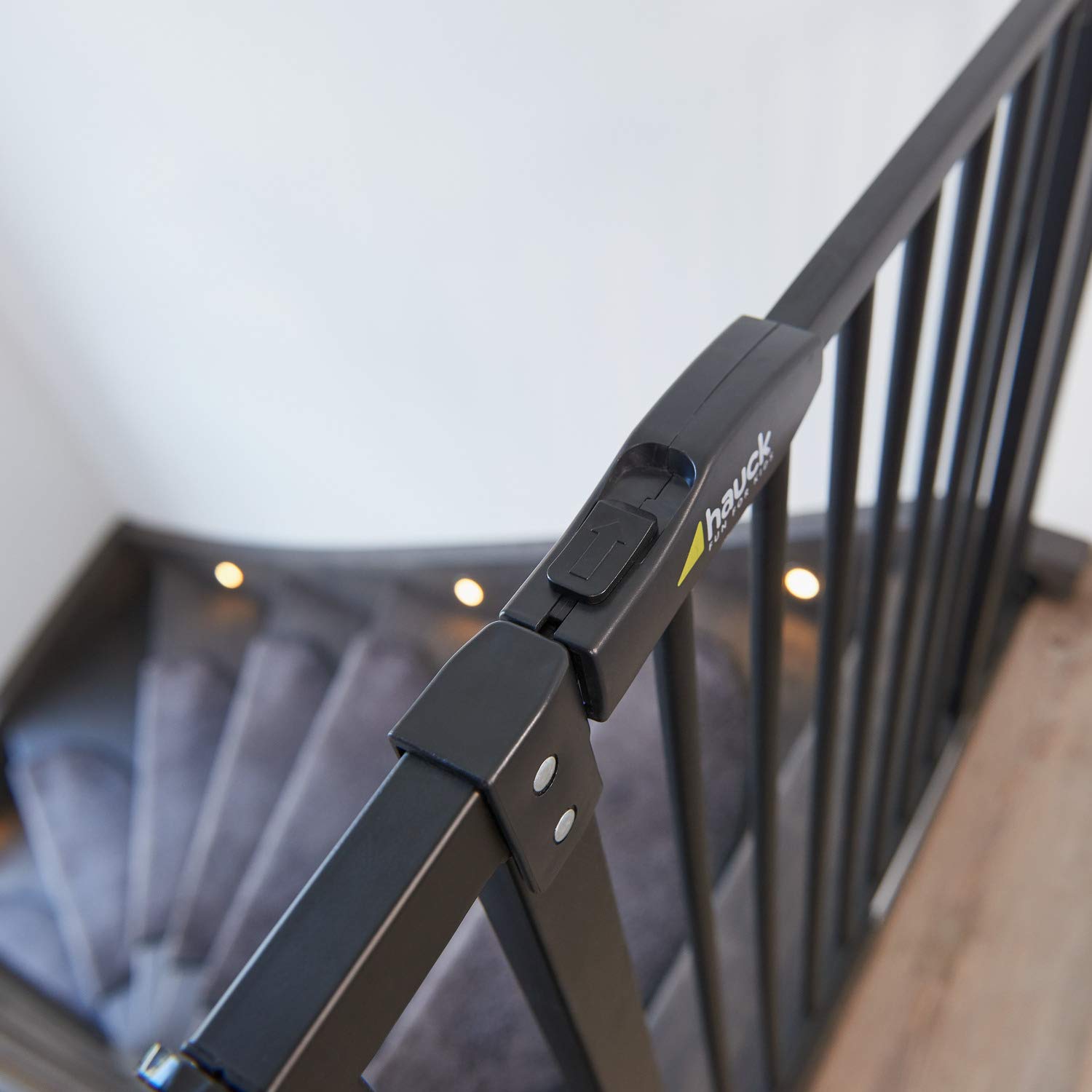 Hauck Treppenschutzgitter / Türschutzgitter Close N Stop incl. 21 cm Verlngerung, für Breiten 96 - 101 cm, ohne Bohren, Einhndiges ffnen, Beidseitig Schwenkbar, Metall, Schwarz