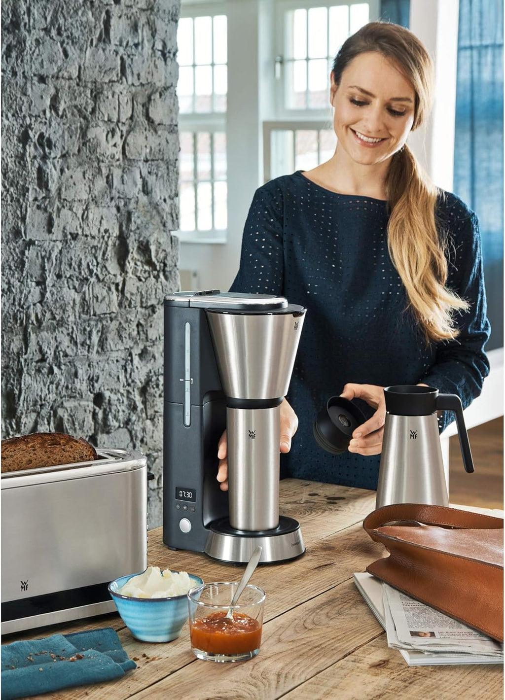 WMF Küchenminis Macchina da caffè con filtro Aroma, piccola, con caraffa termica, 870 Watt, tazza termica da asporto, macchina da caffè singola piccola con timer, cromargan opaco