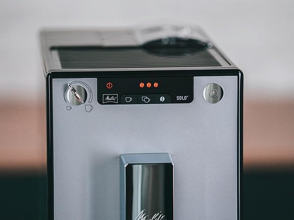 Melitta Solo - Macchina da caffè automatica con beccuccio regolabile in altezza, macchina da caffè piccola con serbatoio dell'acqua rimovibile, per es. espresso o caffè crema, argento