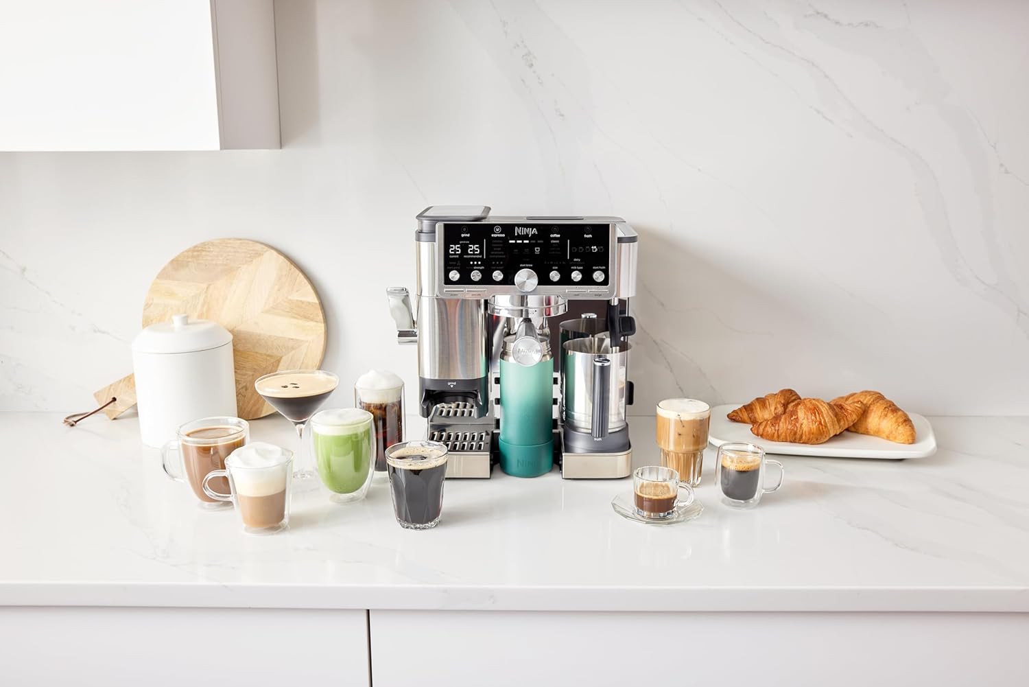 Ninja Luxe Essential Macchina da caffè 2-in-1 con macinacaffè e montalatte per latte, cappuccino ed espresso, facile da usare, 2 impostazioni predefinite per la schiuma, argento, ES501EU