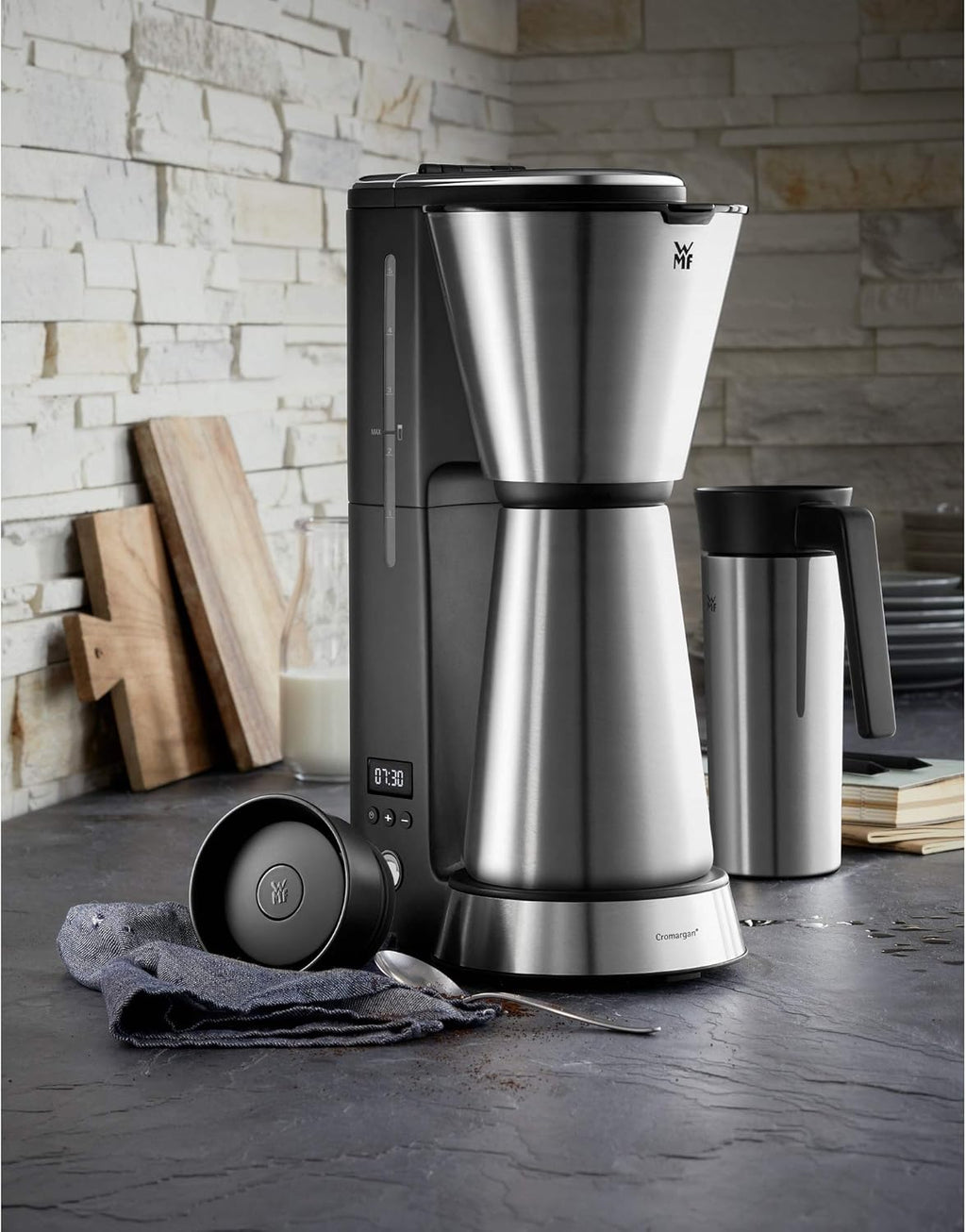 WMF Küchenminis Macchina da caffè con filtro Aroma, piccola, con caraffa termica, 870 Watt, tazza termica da asporto, macchina da caffè singola piccola con timer, cromargan opaco