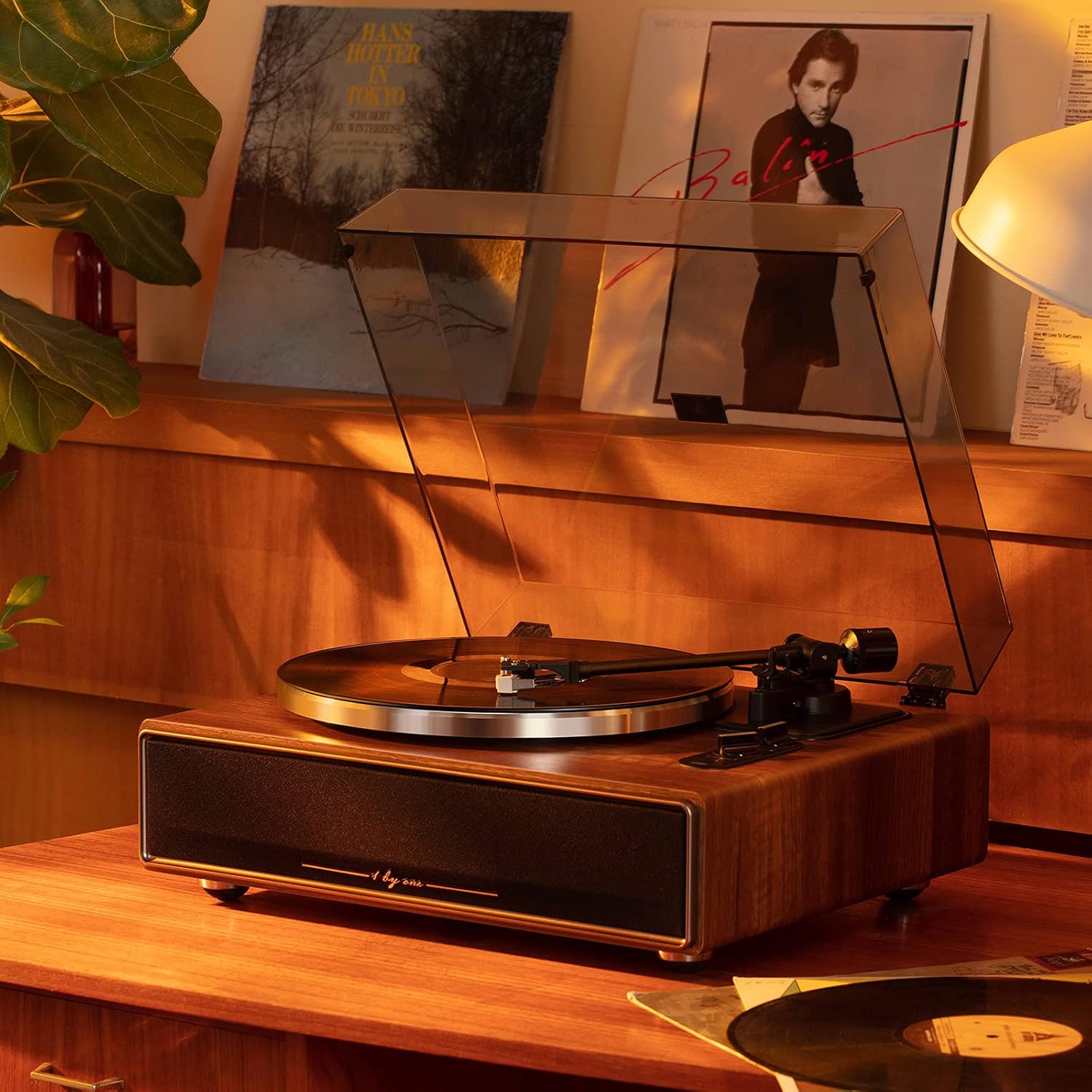 1 by ONE Plattenspieler mit Integrierten Lautsprechern Bluetooth 33/45 U/min Riemenantrieb MM Vinyl Record Player mit Auto-Stopp Funktion Phono-Vorverstrker
