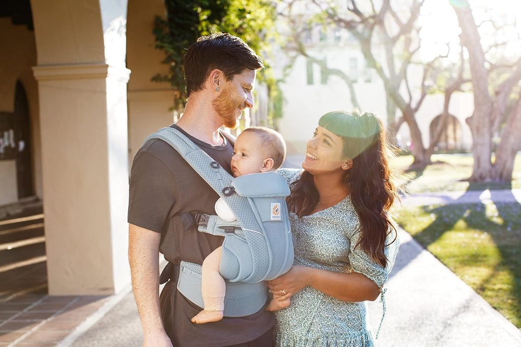 Ergobaby Omni Breeze Marsupio per Neonati dalla Nascita fino a 20 kg, Morbido Mesh SoftFlex a 4 Posizioni, Ergonomico, Porta Bebè, Natural Beige