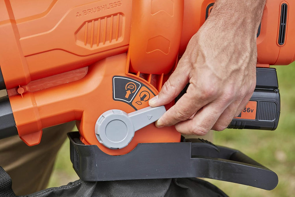 BLACK+DECKER Lausbauger Akku Laubbläser Akku mit Häcksler BCBLV3625L1 (45l Fangsack, bürstenloser Motor, 210 km/h Luftgeschwindigkeit und hohe Saugleistung – 36V, inkl. Akku und Ladegerät)