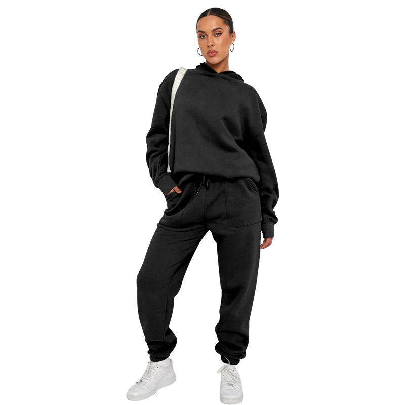 Felpa con cappuccio oversize e set jogger da donna