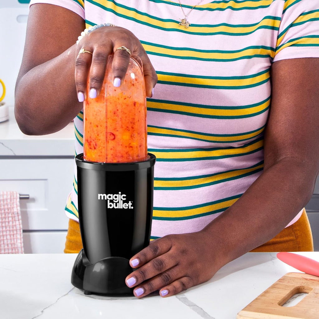 Magic Bullet, frullatore elettrico, tritatutto, frullatore per smoothie, frullatore multifunzione, potenza 200 Watt, 2 tazze da viaggio da 560 ml e 355 ml, nero, MBR10B