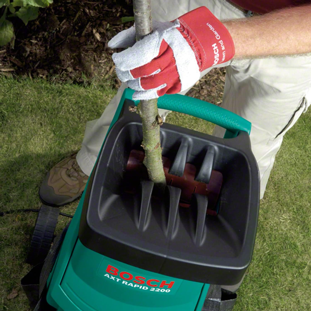 Bosch AXT Rapid 2000 Trituratore (per la triturazione potente dei rifiuti da giardino; potente motore da 2000 W)