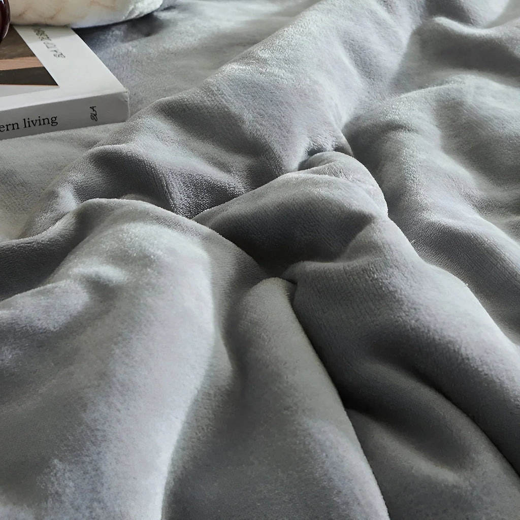 Dreilagige Fleece-Bettdecke ThickPlush“ – Extra weiche, gesteppte Decke für gemütliche Nchte