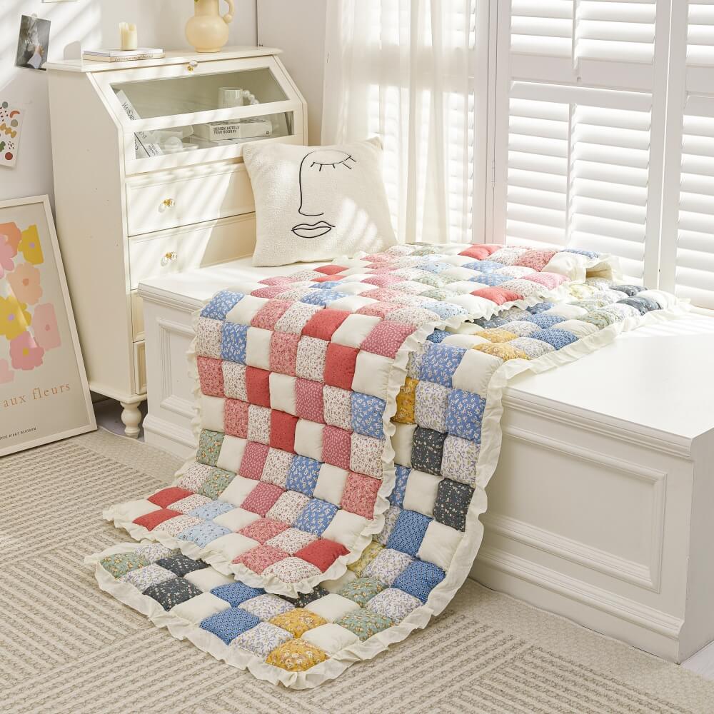 Handgefertigter Patchwork-Sofabezug mit Blumenmuster für ultimativen Komfort