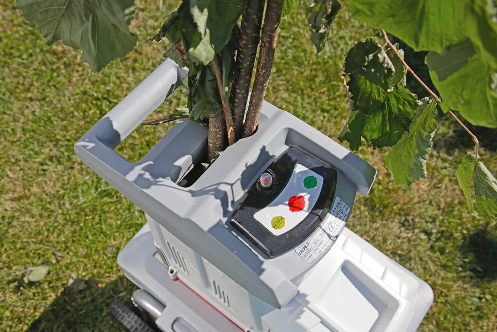 IKRA 81002880 Biocippatrice elettrica a rulli ILH 3000 A, silenziosa, robusta, a bassa manutenzione, potente 3.000 Watt, diametro rami fino a 44 mm, 230 V