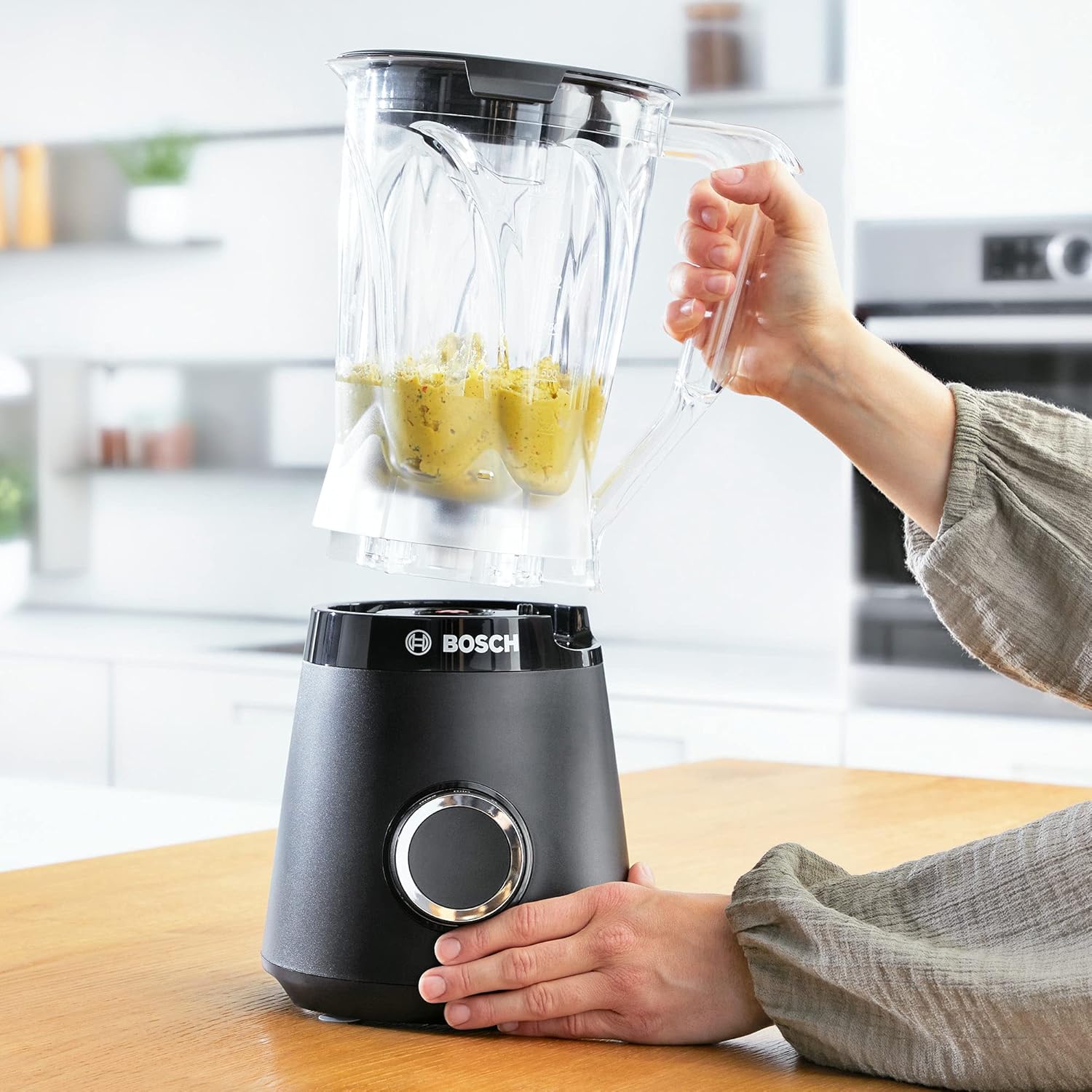 Bosch Standmixer VitaPower Serie 4 MMB6141B, hochwertige Edelstahl-Klingen, 1,5l Tritan-Mixbehlter, spülmaschinengeeignete Teile, 30.000 U/min, 1200 W, schwarz