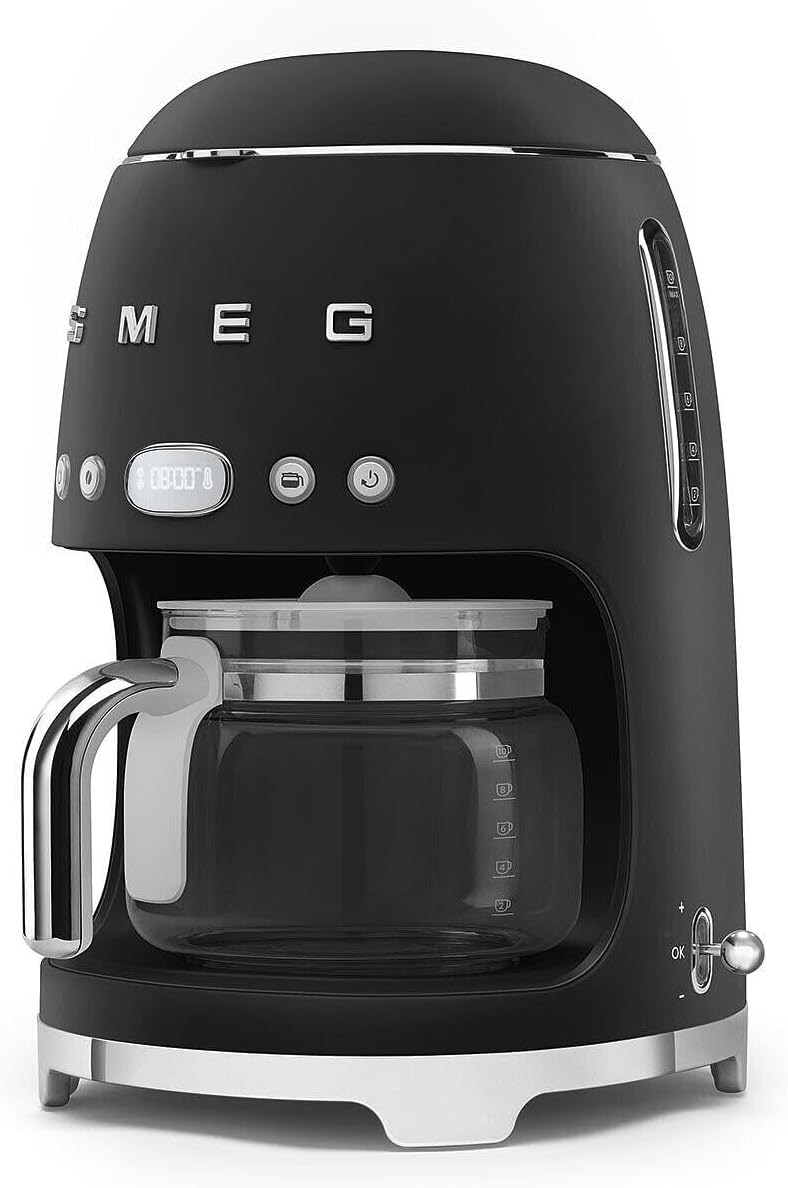 Smeg, DCF02BLMEU, Macchina da caffè con filtro, Funzione aroma e avvio automatico, Caraffa in vetro fino a 12 tazze, 2 livelli di intensità, Funzione di mantenimento del calore, 1050W, Nero opaco