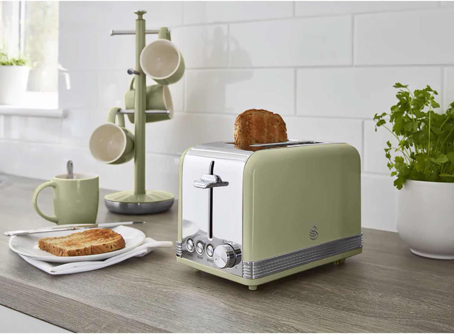 Swan Retro Set Colazione, Bollitore 1,8 l, Tostapane a 2 Fessure Larghe, Microonde Digitale 20 l, 6 Livelli di Potenza, Timer, Sportello a Specchio, Design Vintage, Verde, Taglia Unica