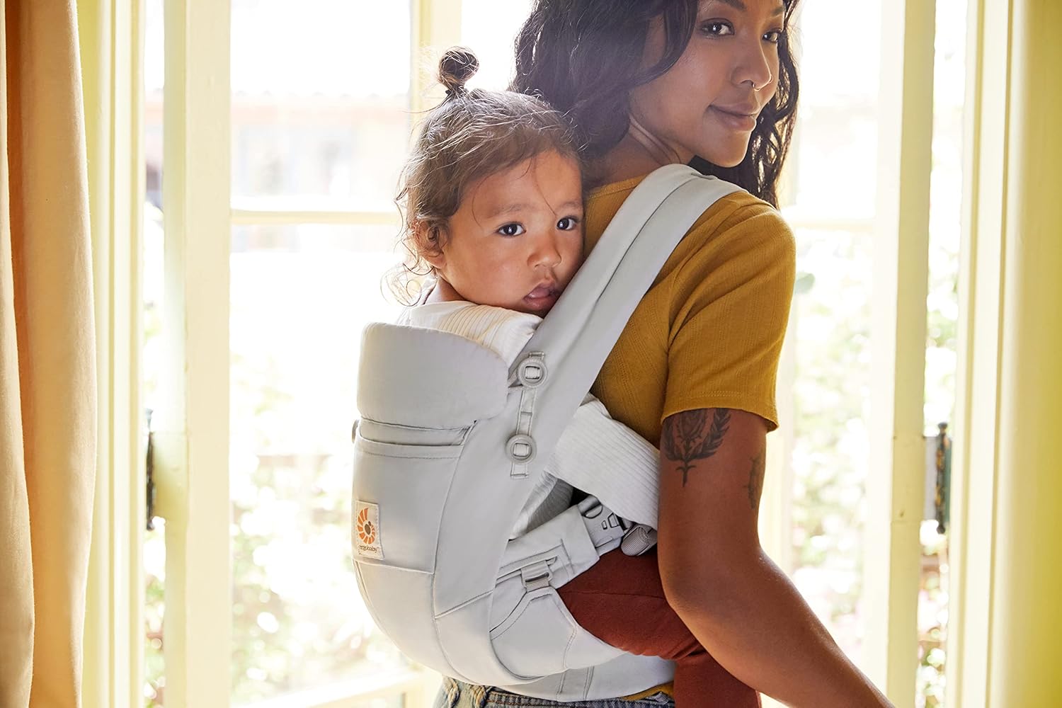 Ergobaby Omni Breeze Marsupio per Neonati dalla Nascita fino a 20 kg, Morbido Mesh SoftFlex a 4 Posizioni, Ergonomico, Porta Bebè, Natural Beige