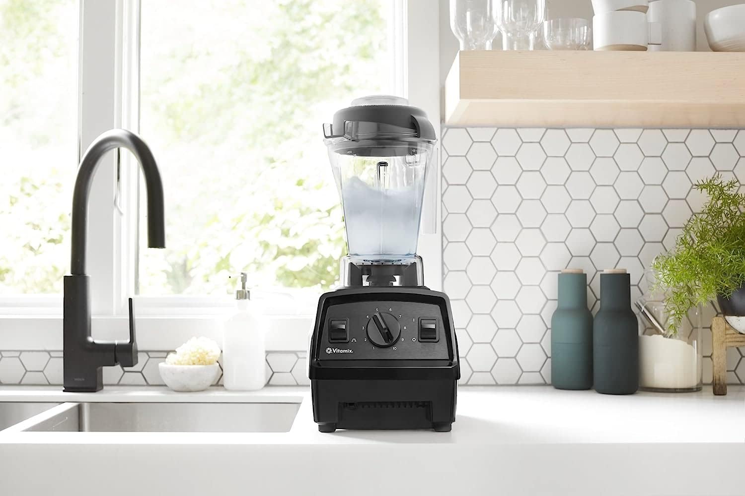 Vitamix VM0201 E310 Explorian Standmixer, Edelstahl, schwarz