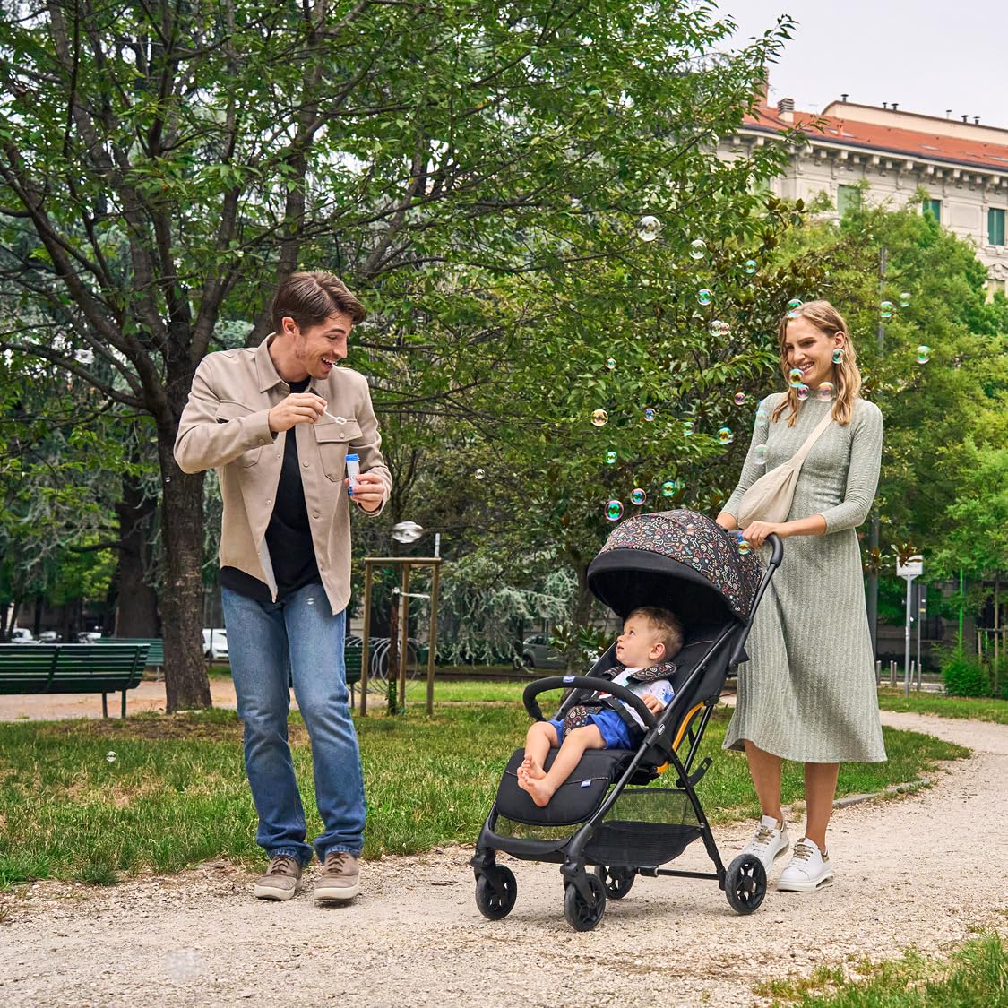 Chicco, Glee, Kinderwagen ab 0 Monate bis 4 Jahre, mit Automatik- und Kompaktverschluss, Ausziehbares Verdeck mit Lichtschutzfaktor 50+ und Regenschutz, 3-stufig verstellbare Rückenlehne, Beinauflage