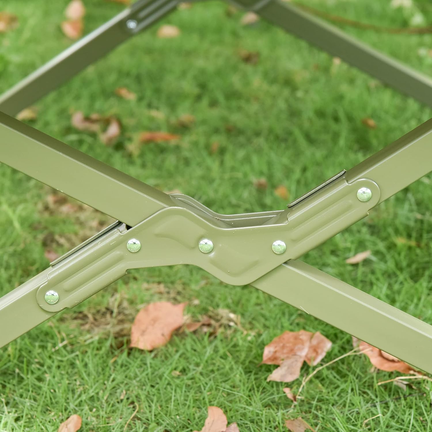 Outsunny Lettino da campeggio 4 in 1 Set da campeggio con tenda Sacco a pelo Materasso pieghevole, Verde scuro