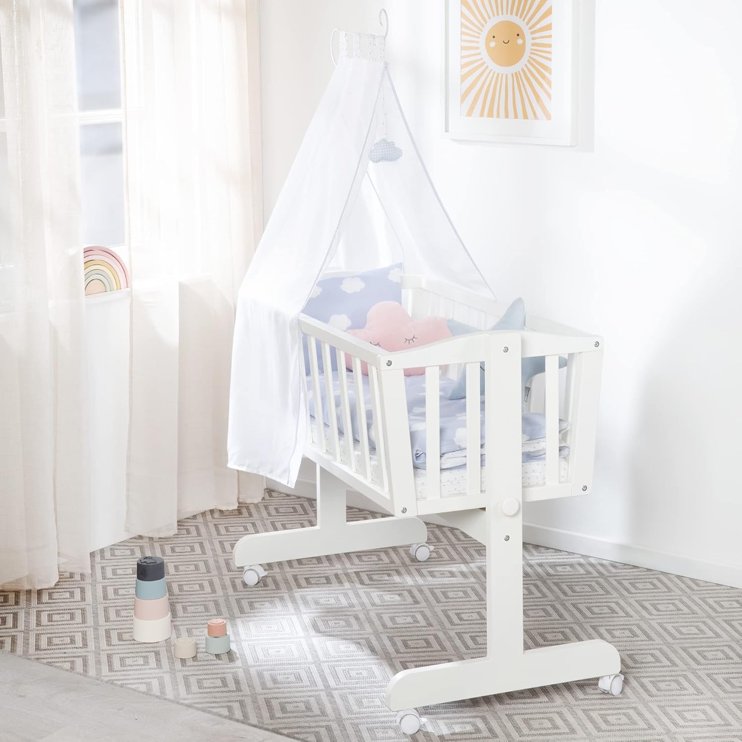 roba Babywiege 40 x 90 cm Adam & Eule - Stubenwagen & Wiege mit Rollen - Bett Set komplett mit Feststellfunktion - Inkl. textiler Ausstattung - Holz weiß