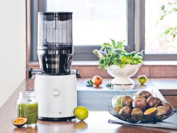 HUROM | Estrattore di succo per frutta e verdura | Slow Juicer | H320N | Spremiagrumi elettrico a freddo | Motore silenzioso | Facile da pulire | Con caraffa grande e filtro a setaccio da 2L | 200 Watt | Senza BPA | Nero