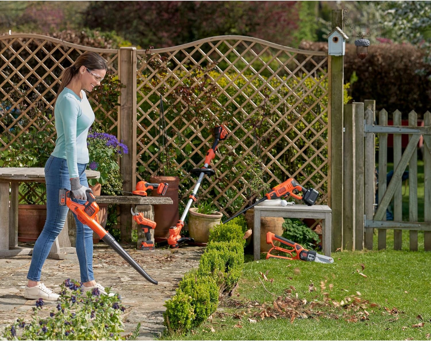 Black+Decker Soffiatore a Batteria GWC1820PCB (18 Volt, velocità di soffiaggio fino a 209 km/h, rimuove senza sforzo sporco e foglie, con Powercommand, fornitura senza batteria e caricabatterie)