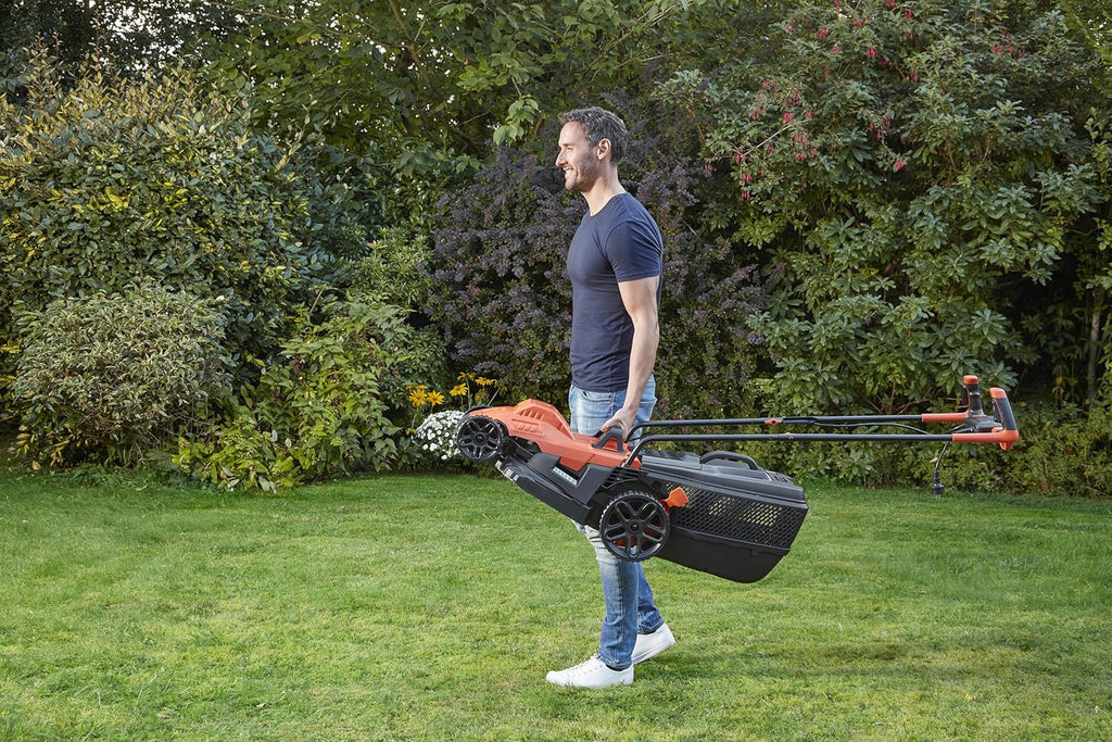 Black+Decker Tagliaerba Elettrico con Impugnatura a Manubrio BEMW461BH (1.400W, Larghezza di Taglio 34cm, 6 Altezze di Taglio, Cesto di Raccolta da 40l, Ideale per Giardini di Medie Dimensioni)